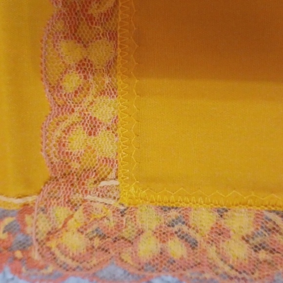 Dupont Vintage Cloth Napkins With Floral Lace Edges, Two Packs Of Four Napkins - Picture 12 of 14